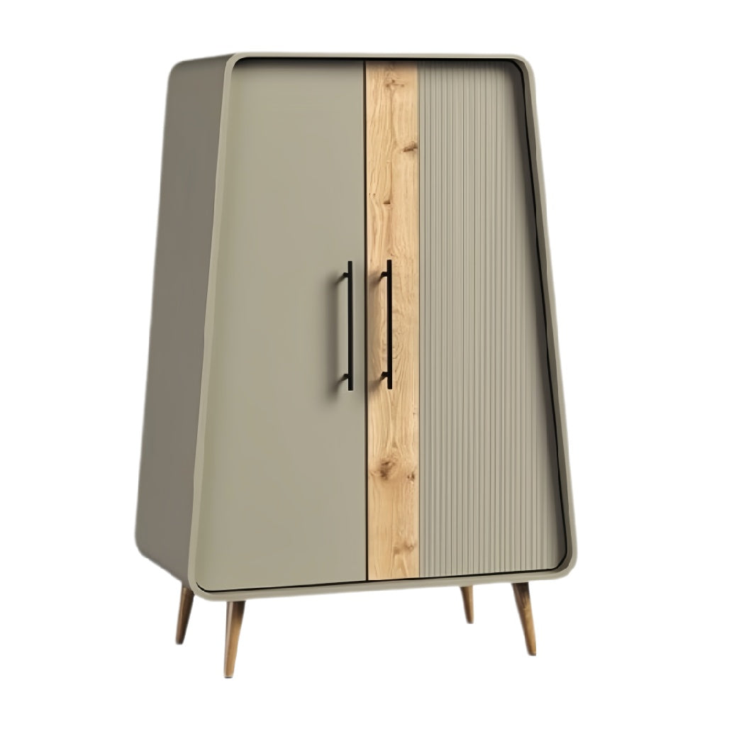 Moderne, slanke kast met houten elementen en deuren in een neutrale kleur**