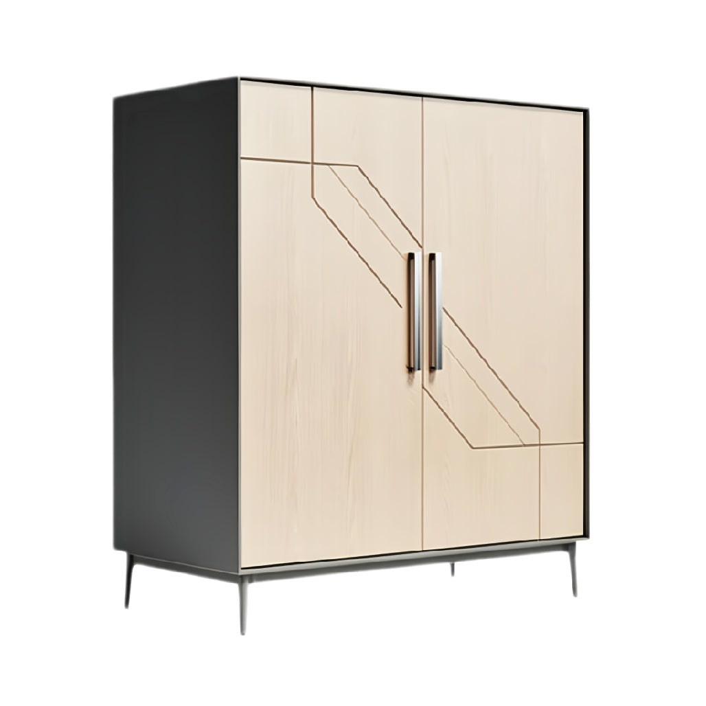 Moderne kast met geometrische lijnen en metalen handgrepen**